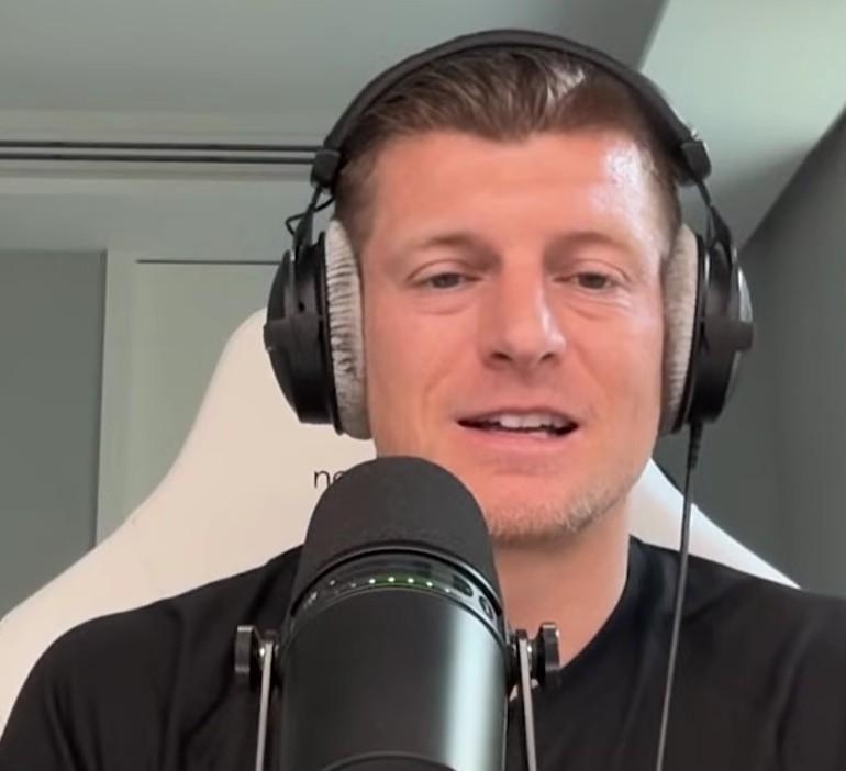 星空体育平台-克罗斯:施洛特贝克短板在决策;莱默尔是顶级边锋适配的边卫