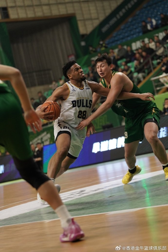 星空体育平台-客场告捷！阿诺斯克27分15板 中国香港金牛战胜江西鲸裕清酒