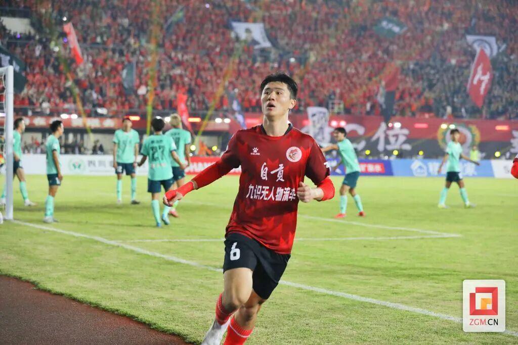 星空体育首页-鏖战在即,自贡队何以笑傲川超?快来聊聊——