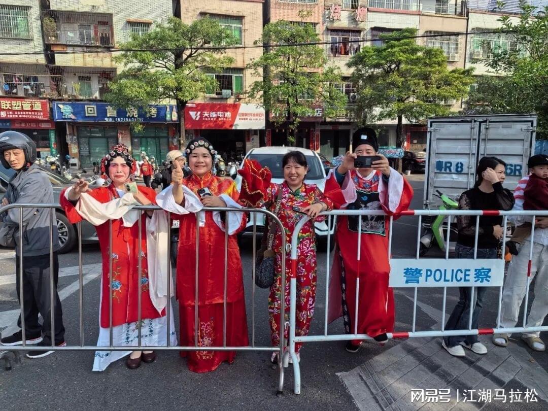 星空体育平台-这哪是赛后美食，简直就是清远食堂自助餐