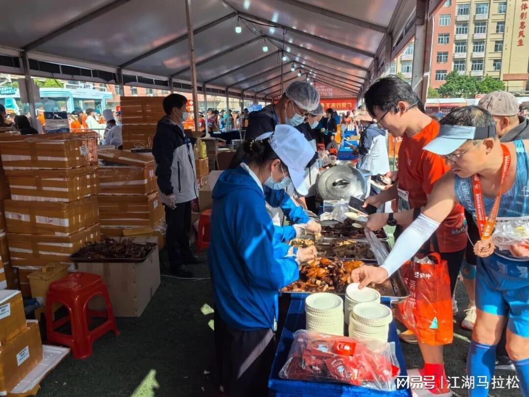 星空体育平台-这哪是赛后美食，简直就是清远食堂自助餐