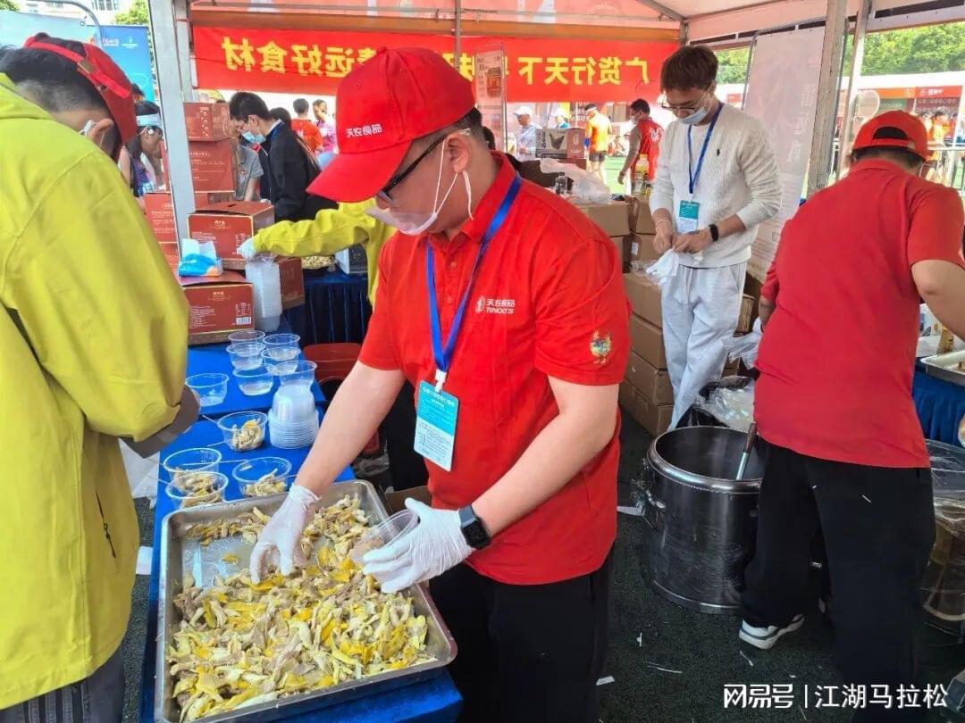 星空体育平台-这哪是赛后美食，简直就是清远食堂自助餐