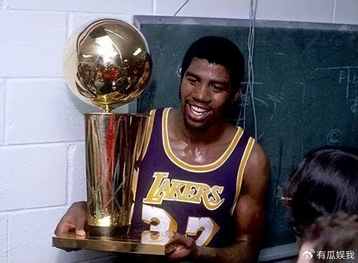 星空体育首页-NBA史上最具含金量的10个FMVP：乔丹两次上榜，11年诺天王第三！|奥尼尔|总决赛|德克·诺维茨基|系列赛|魔术师_新浪体育_新浪新闻